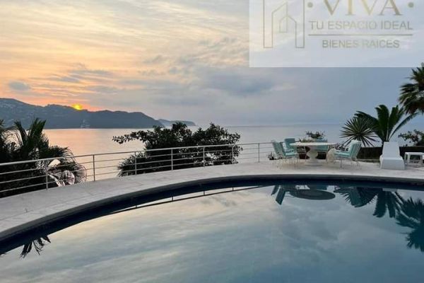 Foto de inmueble en Gran Via Tropical  #654, Col. Las Playas C.P. 39390, Acapulco de Juárez