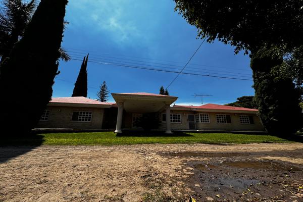Foto de inmueble en Avenida de los Charales, Col. Jocotepec Centro C.P. 45800, Jocotepec