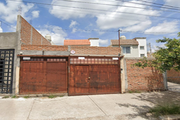 Foto de inmueble en Avenida Gerónimo de la Cueva #1204, Col. Villa de Nuestra Señora de La Asunción Sector Estación C.P. 20126, Aguascalientes