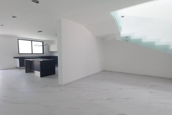 Foto de inmueble en Avenida Juan Pablo II 3279 #s/n, Col. Villas de Bernalejo C.P. 36833, Irapuato