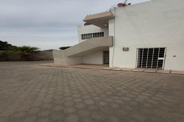 Foto de inmueble en Priv. Laureles & Av de los Fresnos, Los Pinos, 21230 Mexicali, B.C., Col. Los Pinos C.P. 21230, Mexicali