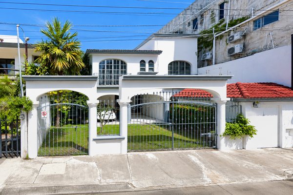 Foto de inmueble en Cereza 32, 77500 Cancún, Q.R. #32, Col. Cancún Centro C.P. 77500, Benito Juárez
