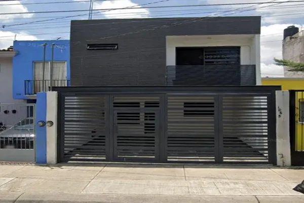 Foto de inmueble en ADALBERTO NAVARRO SANCHES #1065, Col. Los Arrayanes C.P. 44766, Guadalajara