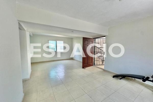 Foto de inmueble en Adolfo López Mateos, Col. El Mesón C.P. 39370, Acapulco de Juárez