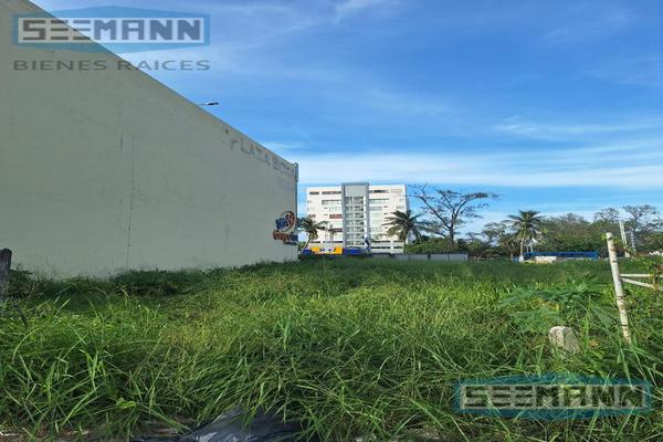Foto de inmueble en  , Col. Adolfo Ruiz Cortines C.P. 91770, Veracruz