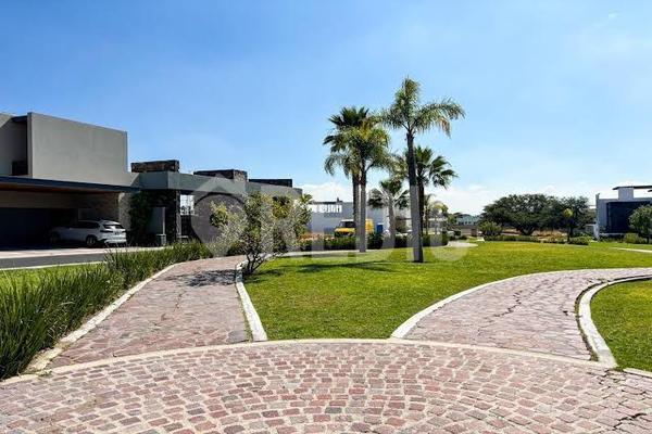 Foto de inmueble en ALTARICA LT. 18, Col. Jurica Misiones C.P. 76226, Querétaro