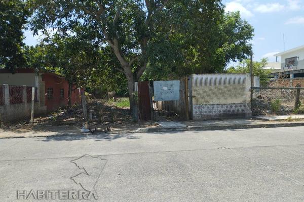 Foto de inmueble en ALVARO OBREGÓN, Col. Santiago de La Peña C.P. 92770, Tuxpan