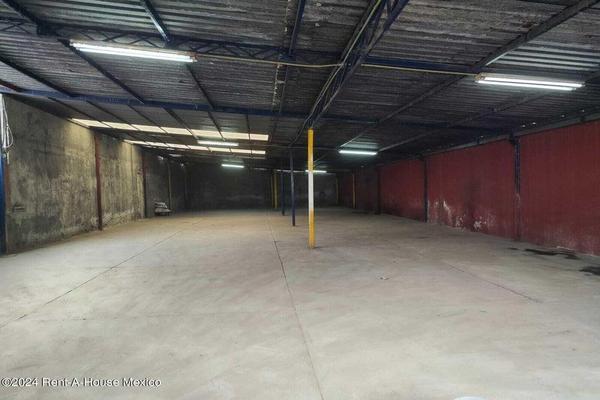 Foto de inmueble en  , Col. Ampliación Santa María Tulpetlac C.P. 55418, Ecatepec de Morelos