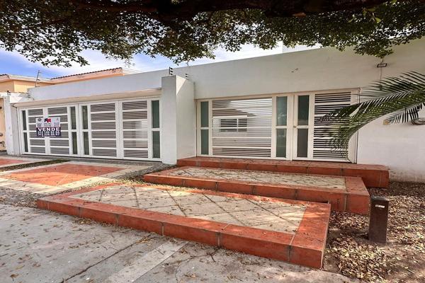 Foto de inmueble en Ana Maria Rabatte, Col. Real Vista Hermosa C.P. 28018, Colima
