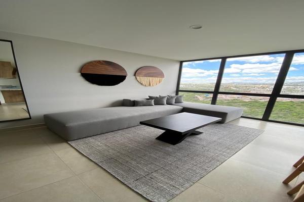 Foto de inmueble en Anillo Vial II Fray Junípero Serra, Col. Residencial Parque La Gloria C.P. 76177, Querétaro