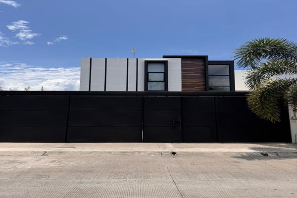 Foto de inmueble en Atenas, Col. Colinas de Santa Fe C.P. 28017, Colima