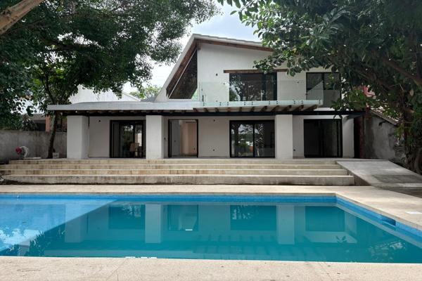 Foto de inmueble en Atlacomulco  , Col. Chapultepec C.P. 62450, Cuernavaca
