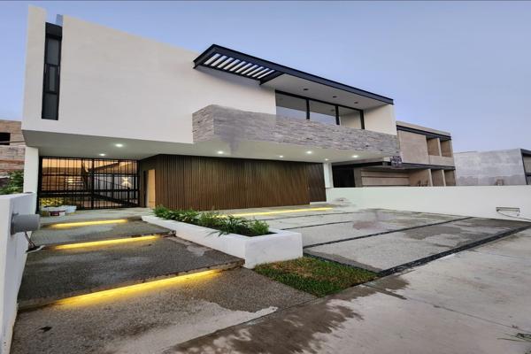 Foto de inmueble en AV QUINTA ROMANZA #533, Col. Residencial Valle Verde C.P. 28017, Colima