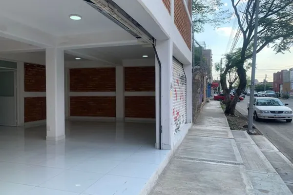 Foto de inmueble en Avenida 8 #402, Col. Lomas de Casa Blanca C.P. 76080, Querétaro