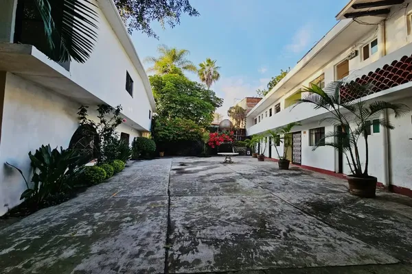 Foto de inmueble en AV Actores, Col. Lomas de Atzingo C.P. 62180, Cuernavaca