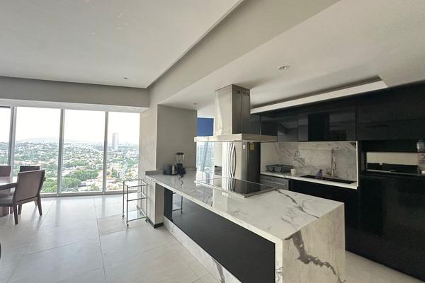 Foto de inmueble en Av. acueducto en plaza pabellón, Col. Colinas de San Javier C.P. 44660, Guadalajara