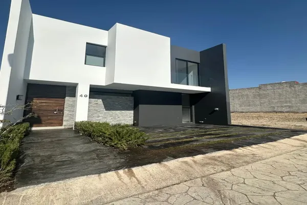 Foto de inmueble en Av. Adamar #548, Col. San Agustin C.P. 45645, Tlajomulco de Zúñiga