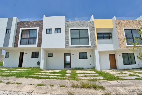 Foto de inmueble en av adamar, Col. San Agustin C.P. 45645, Tlajomulco de Zúñiga