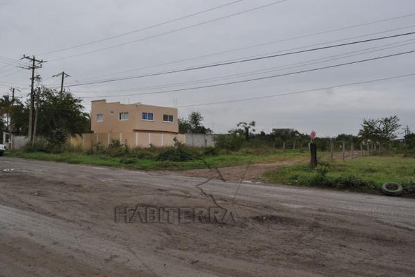 Foto de inmueble en AVENIDA ADOLFO LOPEZ MATEOS, CALLE PUERTO MANZANIL, Col. Del Puerto C.P. 92880, Tuxpan