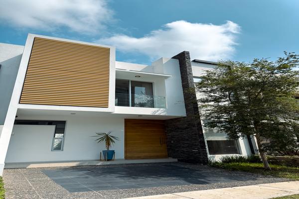 Foto de inmueble en Av. Adolfo López Mateos Sur No.7000La RiojaLos Gavilanes45645 Los GavilanesJal., Col. Los Gavilanes C.P. 45645, Tlajomulco de Zúñiga