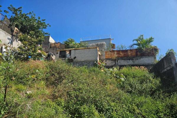 Foto de inmueble en Av al bosque de tetela, Col. Ahuatlán Tzompantle C.P. 62130, Cuernavaca