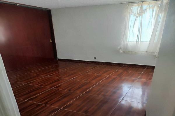 Foto de inmueble en Avenida Apatlaco, Col. Apatlaco C.P. 09430, Iztapalapa