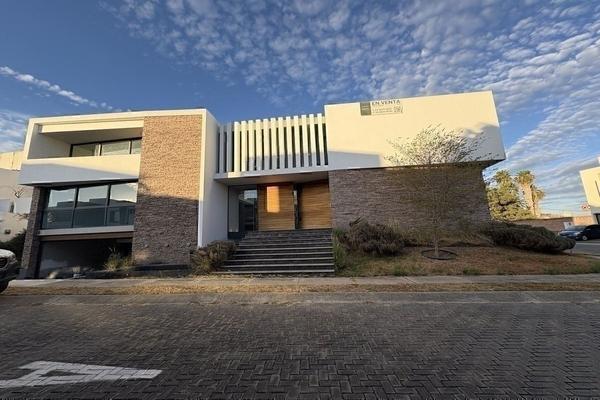 Foto de inmueble en Av. Arbolada Bosques de Sta. Anita, Col. Arboleda Bosques de Santa Anita C.P. 45645, Tlajomulco de Zúñiga