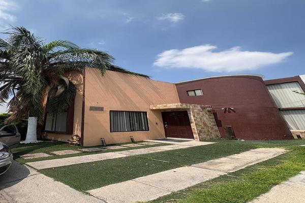 Foto de inmueble en Av. Arroyo Seco, Col. Los Olivos de Tlaquepaque C.P. 45601, San Pedro Tlaquepaque