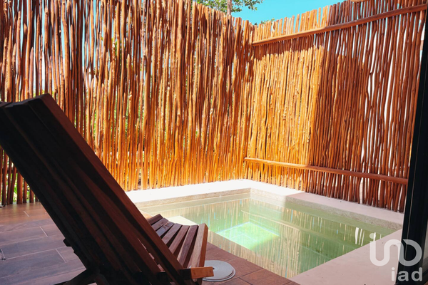 Foto de inmueble en Avenida bis Norte y calle Río Yayahuiya, Calle 4 Nte. Lote 01, entre 5ta #3152, Col. Ya Ax Tulum C.P. 77762, Tulum