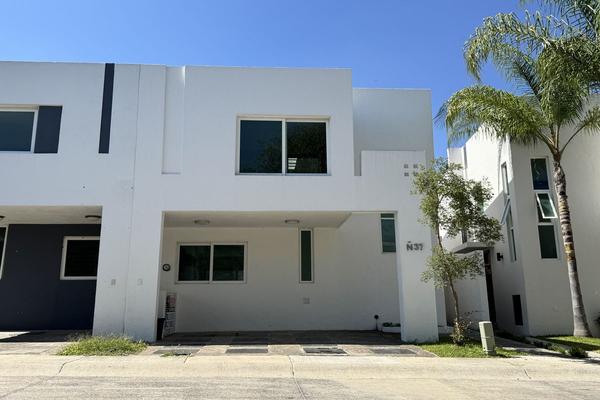 Foto de inmueble en Av bosques, Col. Bosque Real C.P. 45645, Tlajomulco de Zúñiga