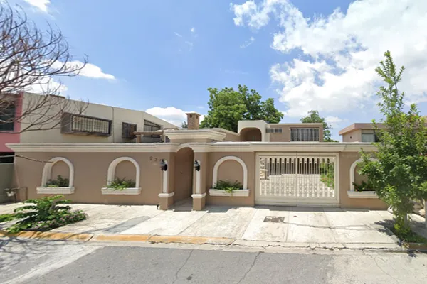 Foto de inmueble en AV COMETAS #225, Col. Contry C.P. 64860, Monterrey