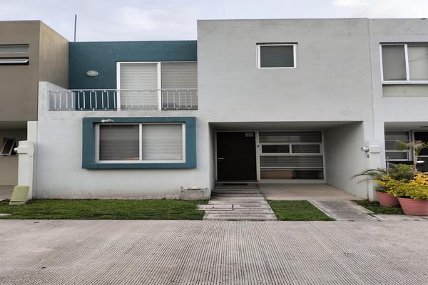 Foto de inmueble en Avenida Comonfort, Col. Santa María Tequepexpan C.P. 45601, San Pedro Tlaquepaque