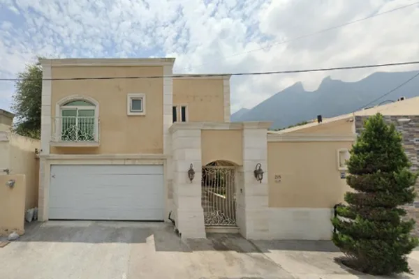 Foto de inmueble en AV CONSTELACION ES #215, Col. Contry C.P. 64860, Monterrey