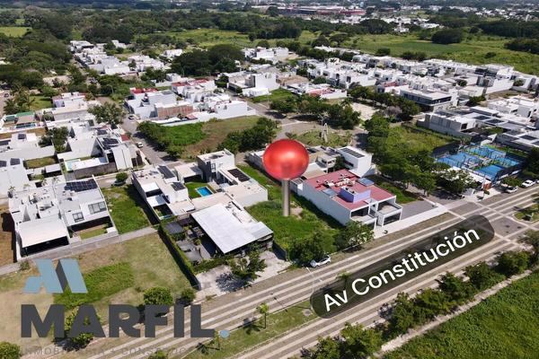 Foto de inmueble en Av Constitución, Col. Residencial Victoria C.P. 28017, Colima
