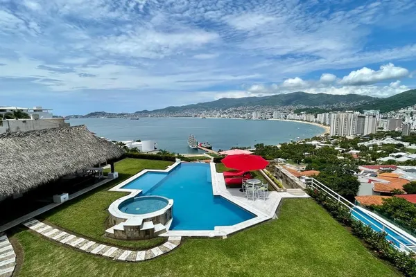 Foto de inmueble en Avenida costera Miguel alemán #1, Col. Joyas de Brisamar C.P. 39865, Acapulco de Juárez