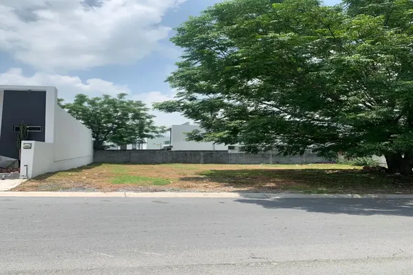 Foto de inmueble en Ave. Cristal #0, Col. Valles de Cristal C.P. 64990, Monterrey