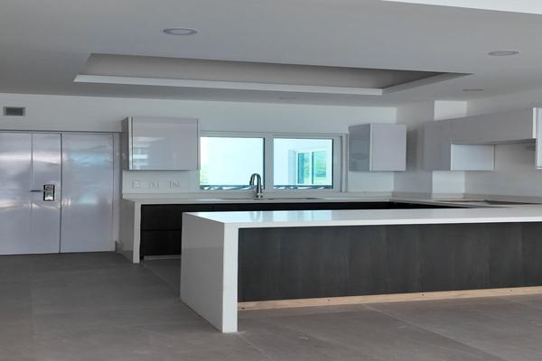 Foto de inmueble en Ave Cristal, Col. Valles de Cristal C.P. 64990, Monterrey