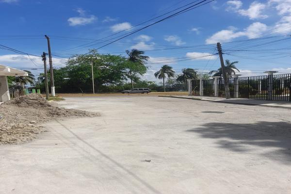 Foto de inmueble en Av. Cuauhtémoc, Col. Adolfo Ruiz Cortines C.P. 92880, Tuxpan