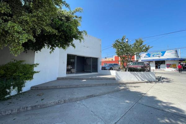 Foto de inmueble en Avenida de la Piedra, Col. Satélite C.P. 76110, Querétaro