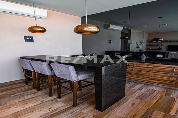 Foto de inmueble en Av. de la Salvación, Col. Balcones Coloniales C.P. 76140, Querétaro