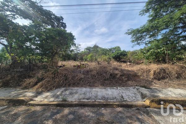 Foto de inmueble en Av.de las Gravilias #99, Col. La Estanzuela C.P. 91637, Emiliano Zapata