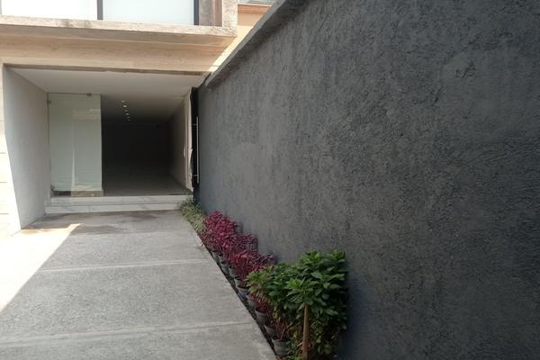 Foto de inmueble en Avenida de los bosques, Col. Lomas de Tecamachalco C.P. 53950, Naucalpan de Juárez