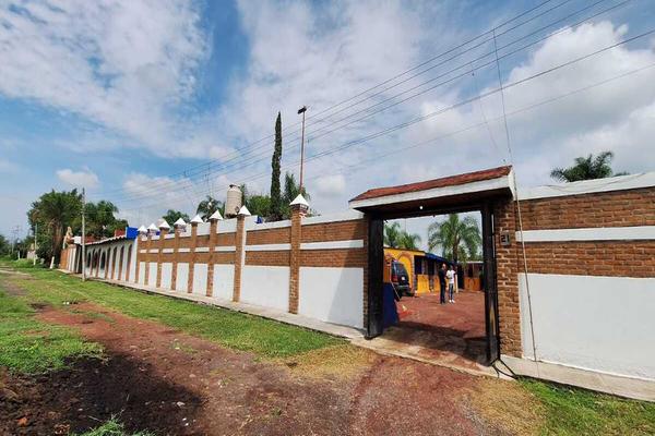 Foto de inmueble en Av. De Los Pinos, Col. Jardines de La Calera C.P. 45676, Tlajomulco de Zúñiga