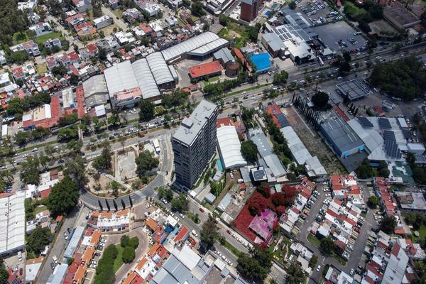 Foto de inmueble en Av. De los Pirules, Col. Ciudad Granja C.P. 45010, Zapopan