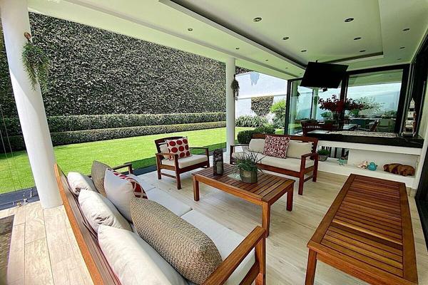 Foto de inmueble en Av. de los Poetas, Col. San Mateo Tlaltenango C.P. 05600, Cuajimalpa de Morelos
