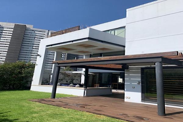 Foto de inmueble en Avenida de los poetas, Col. Santa Fe Cuajimalpa C.P. 05348, Cuajimalpa de Morelos