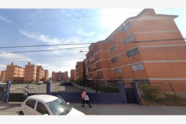 Foto de inmueble en AV DE LOS ROBLES, Col. Ampliación San Pablo de las Salinas C.P. 54938, Tultitlán