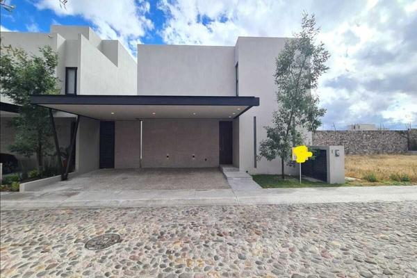 Foto de inmueble en Avenida de los Santos, Col. Lomas del Campanario II C.P. 76146, Querétaro