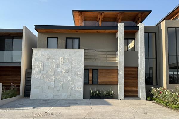 Foto de inmueble en Av. de los santos, Col. Lomas del Campanario II C.P. 76146, Querétaro