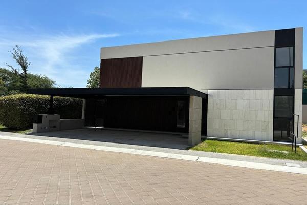 Foto de inmueble en Av de los Santos, Col. Lomas del Campanario II C.P. 76146, Querétaro